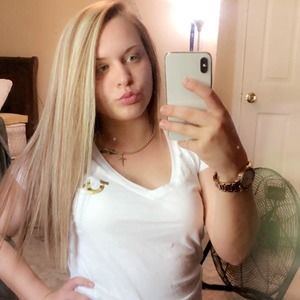 Meet your Posher, Alexis